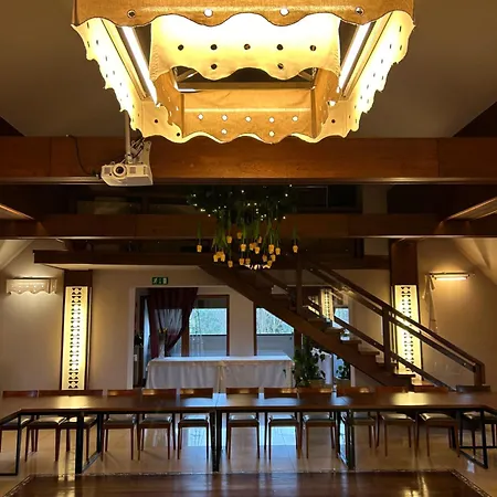 Vesta Centrum Konferencyjno Wypoczynkowe Apartmanhotel 3*