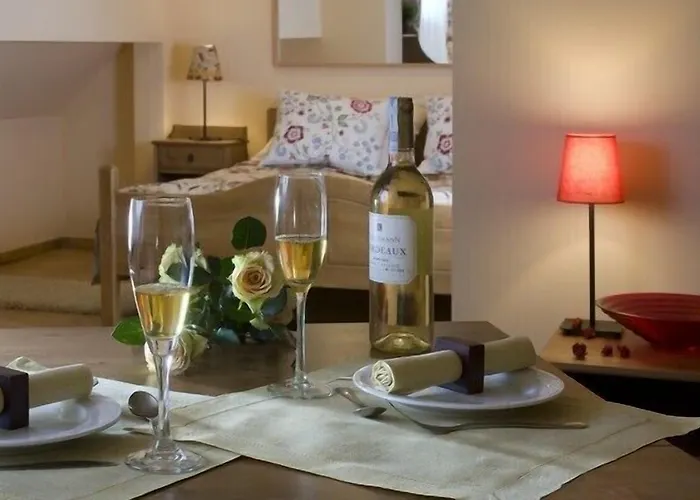 Vesta Centrum Konferencyjno Wypoczynkowe מלון דירות Jeleśnia